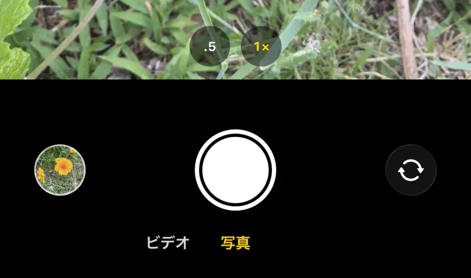 The bottom of the camera screen: the .5 and 1× zoom buttons, a round thumbnail, the shutter and the camera switch, with Video and Photo below.